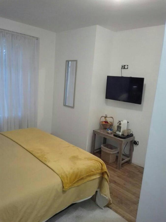 L'Esquilon Chambre D'Hote Bed & Breakfast Thiat Exterior foto